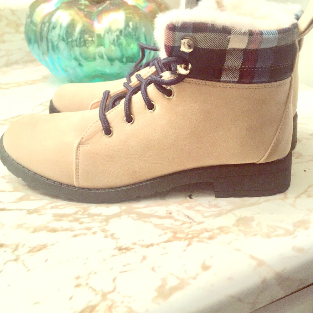 Boots size 8 brand new